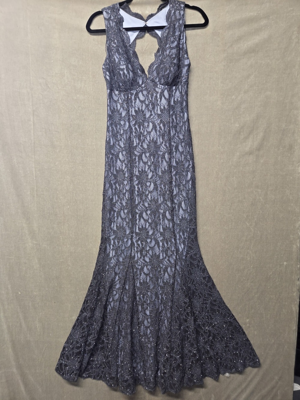 Morgan & Co Silver Gray Glitter Lace Mermaid Prom Gown V-Neck Open Back Size 6